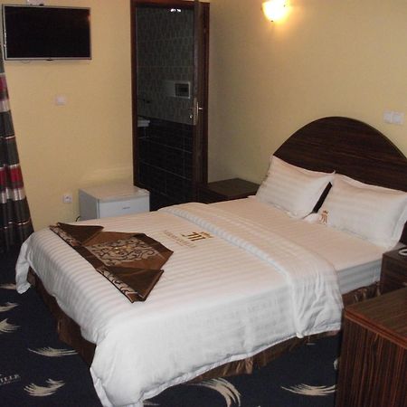 Mbayaville Hotel Douala Ngoại thất bức ảnh