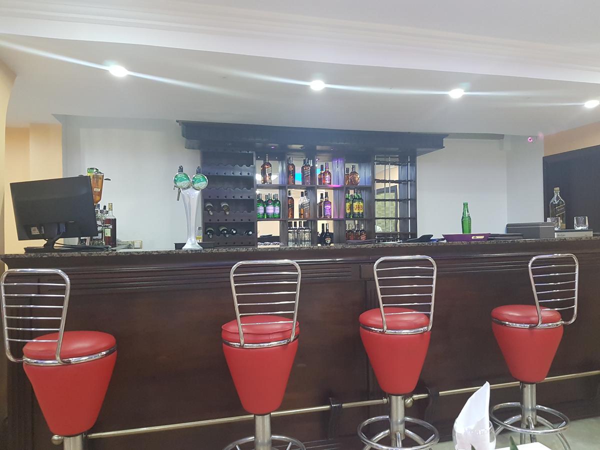 Mbayaville Hotel Douala Ngoại thất bức ảnh