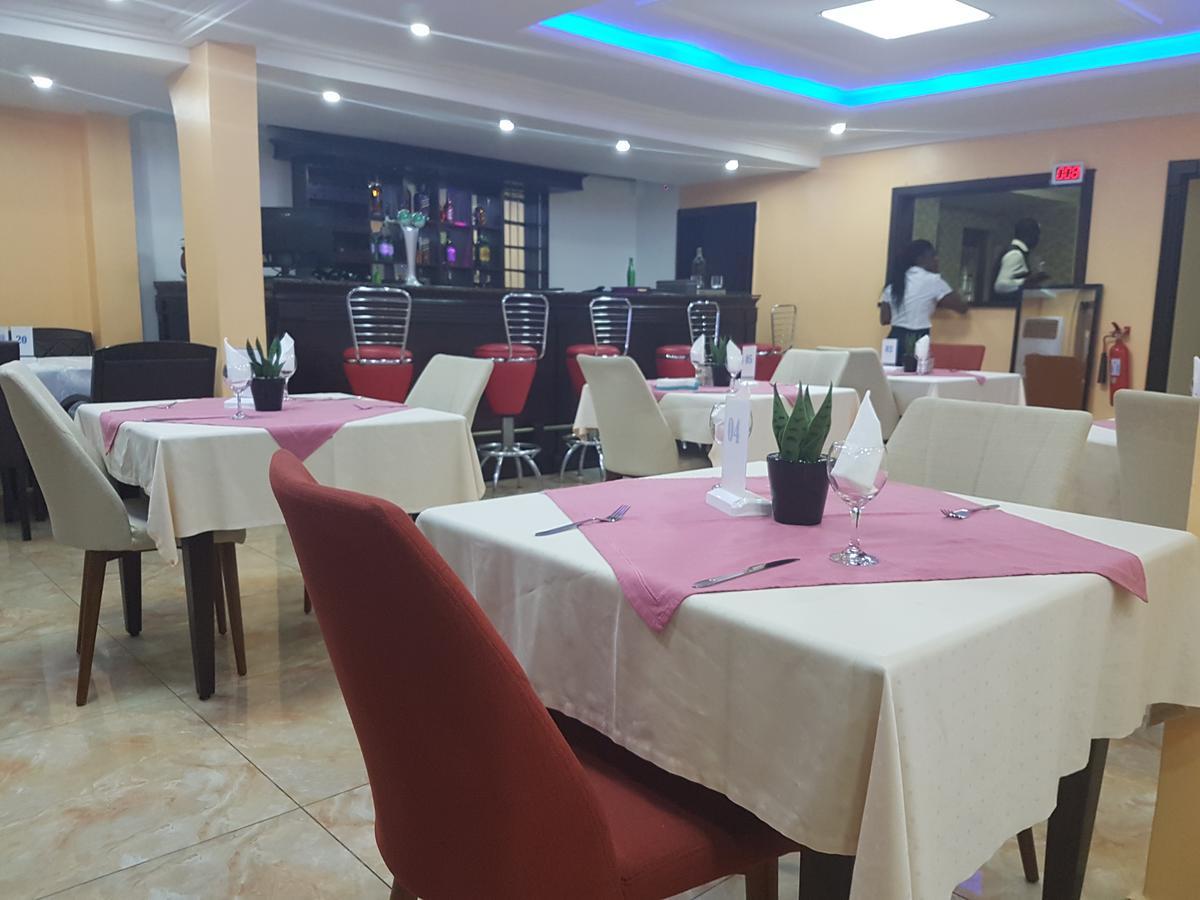 Mbayaville Hotel Douala Ngoại thất bức ảnh