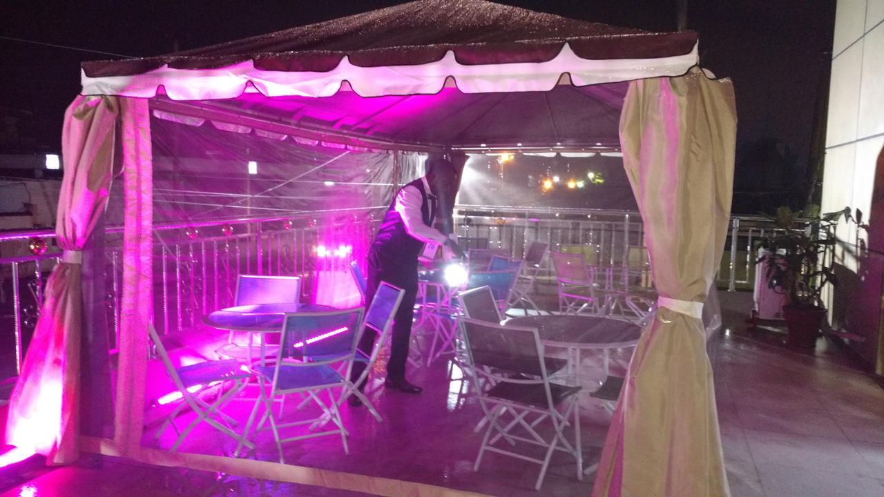 Mbayaville Hotel Douala Ngoại thất bức ảnh