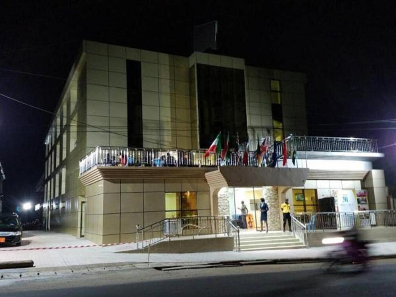 Mbayaville Hotel Douala Ngoại thất bức ảnh