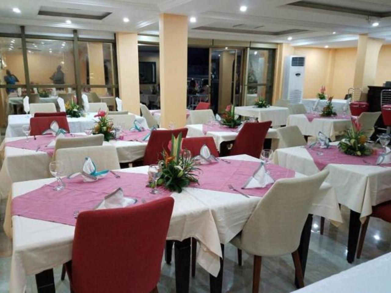 Mbayaville Hotel Douala Ngoại thất bức ảnh